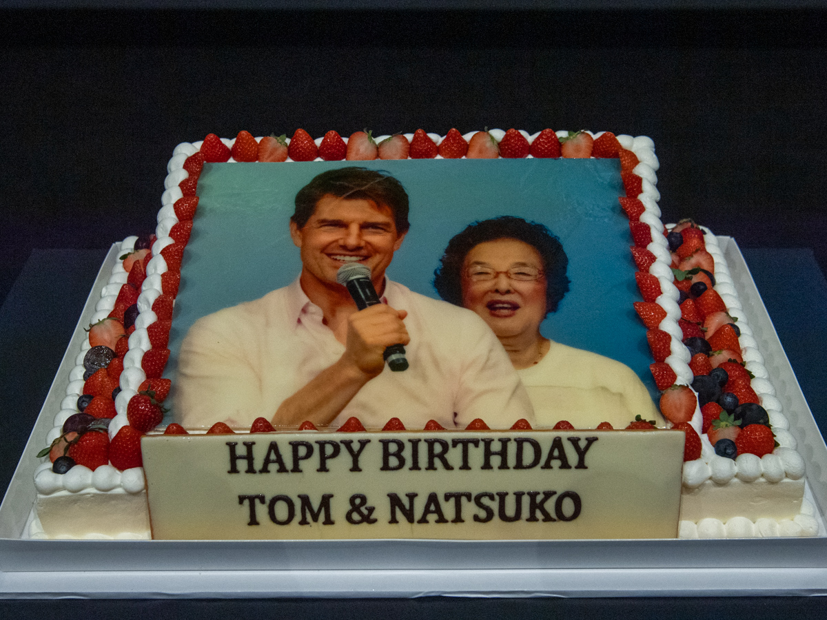 トム・クルーズと戸田奈津子さんの写真入りケーキ