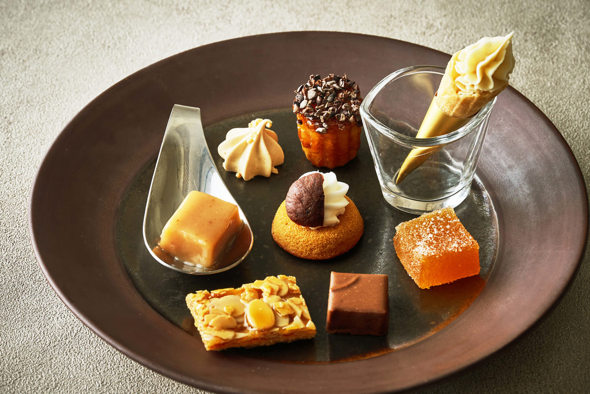 プティフール（秋のスイーツコース『Marron & Caramel』_DINING & BAR TABLE 9 TOKYO）