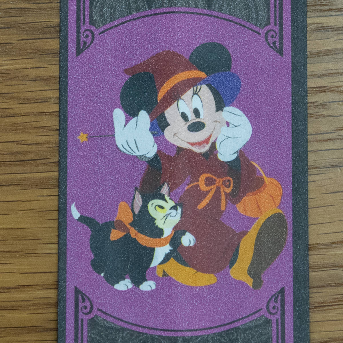 「ミニーマウス」と「フィガロ」紫