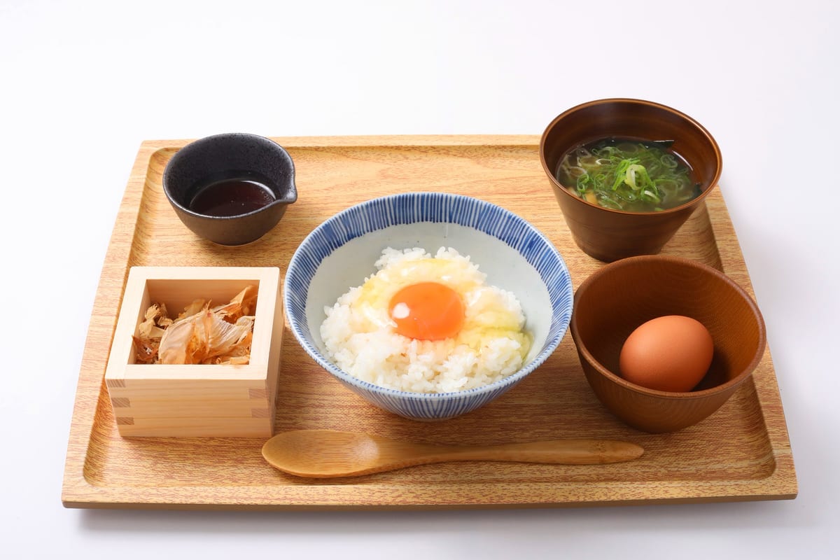 イオンレイクタウンmori「鳥○食堂×タニタカフェ」卵かけご飯
