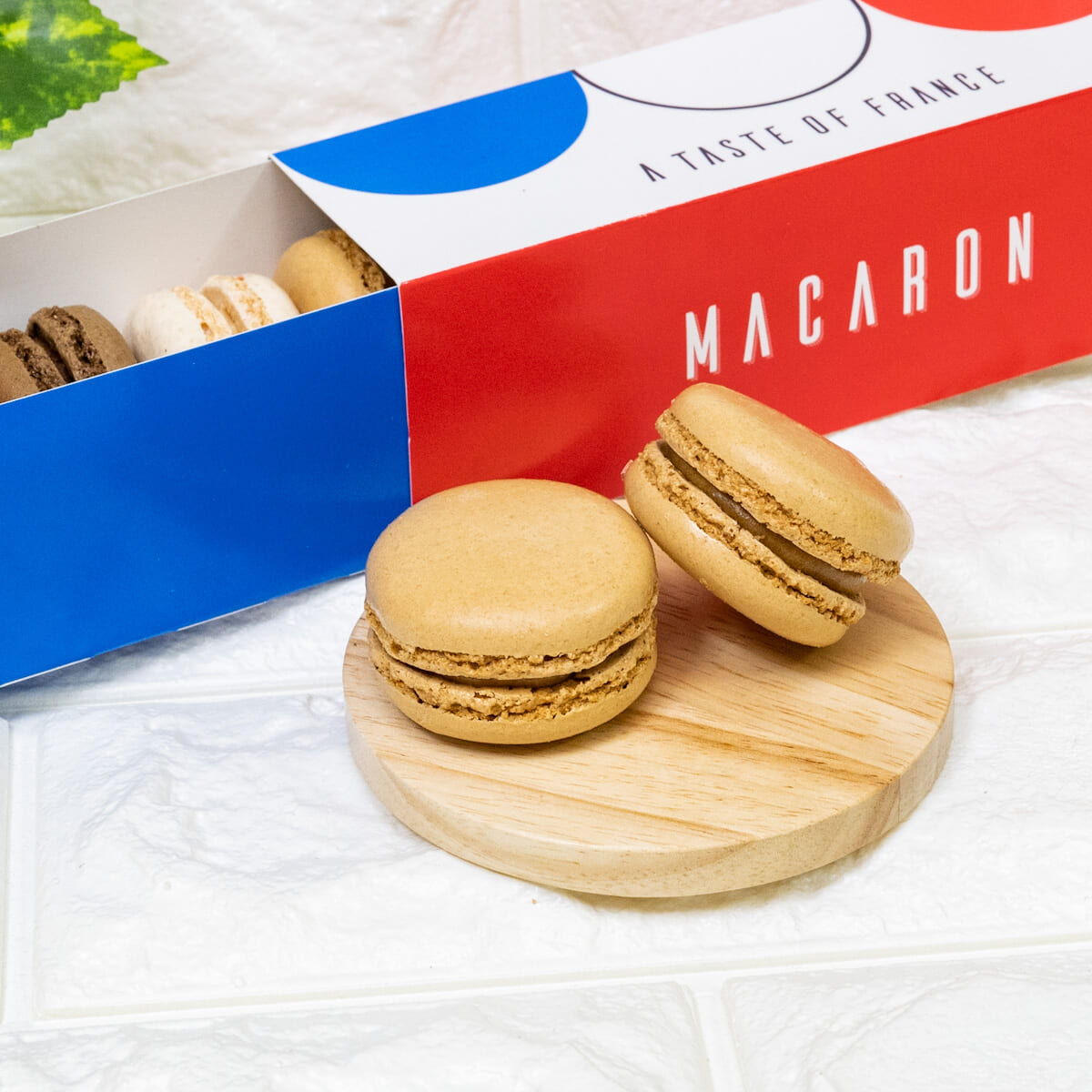 マクドナルド"McCafe by Barista"「マカロン 塩キャラメル」撮影