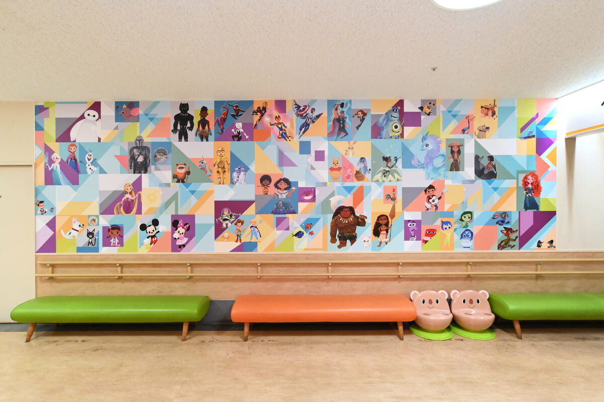 病気と闘う子どもたちが安心できる空間に！ウォルト・ディズニー・ジャパン 神奈川県立こども医療センターに壁紙を提供