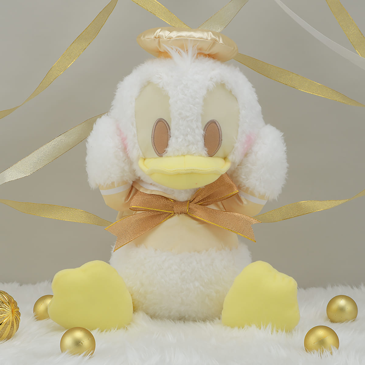 「ドナルドダック」赤いほっぺ メガジャンボホワイトゴールド照れポーズぬいぐるみ