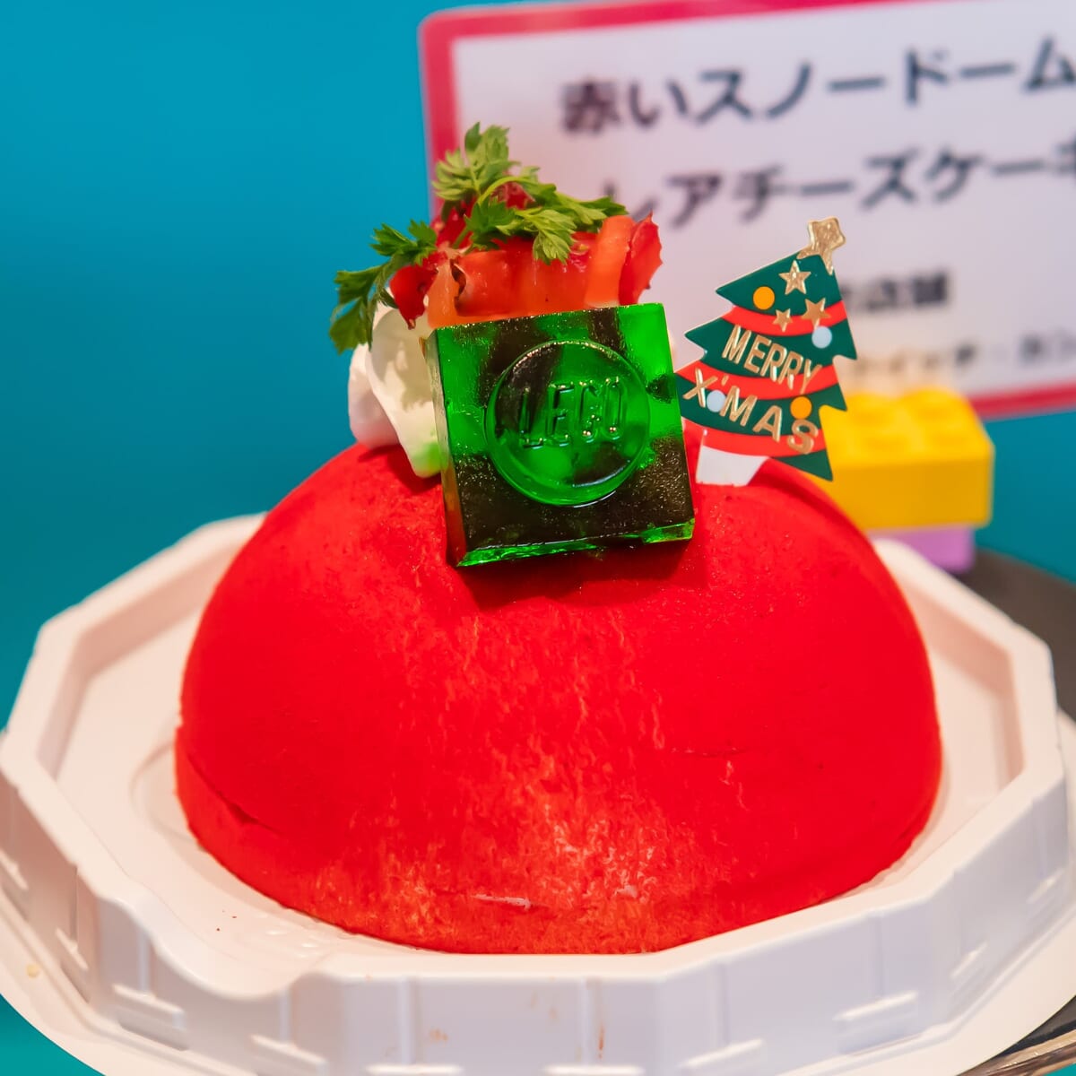 赤いスノードームのレアチーズケーキ 撮影画像