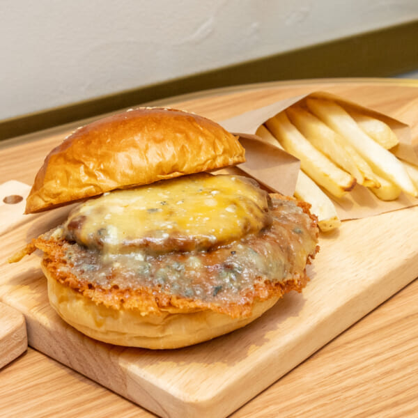 チーズとホワイトソースの新食感「ふわとろチーズバーガー」！mosh Grab’n Go（モッシュグラブアンドゴー）