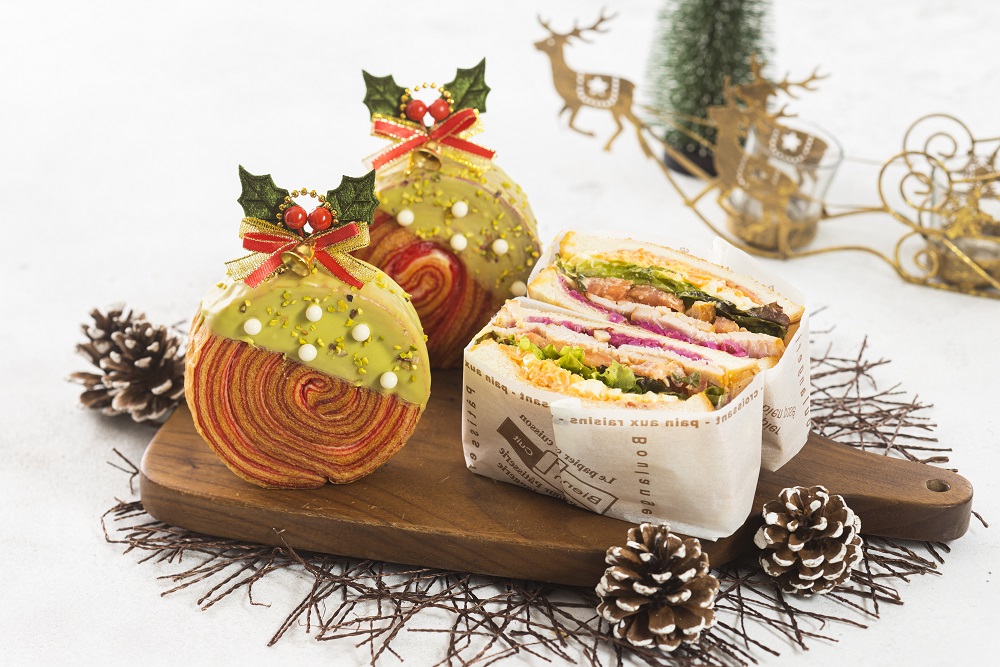 クリスマスベーカリー「クリスマスブッシュ／彩り野菜とスモークターキーのサンドイッチ」