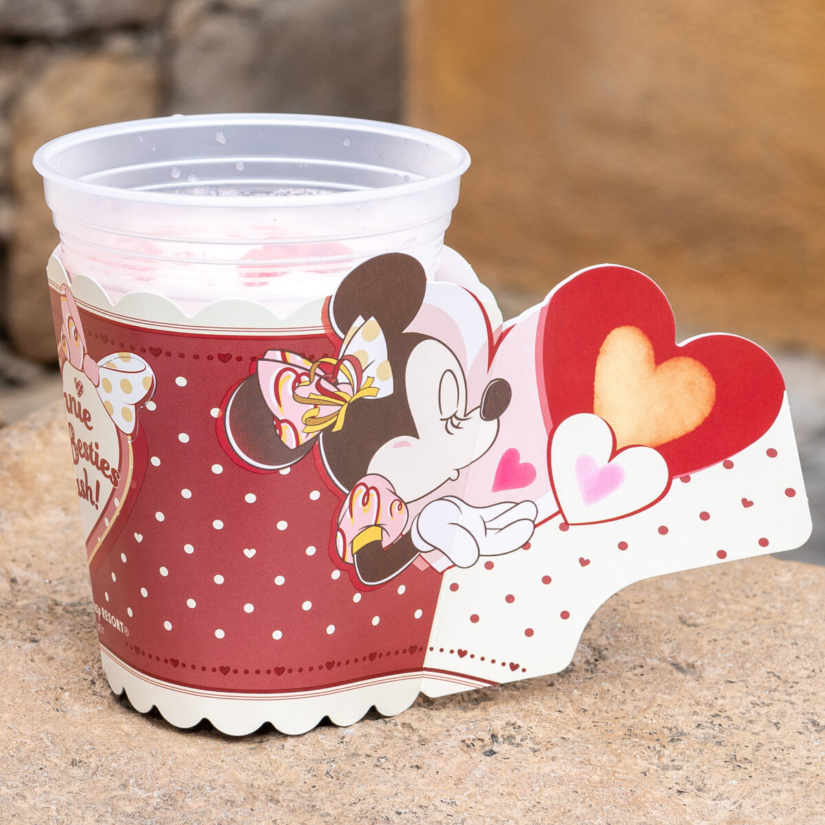 東京ディズニーリゾート“ミニー・ベスティーズ・バッシュ!”ホットストロベリードリンク (チーズホイップトッピング)撮影