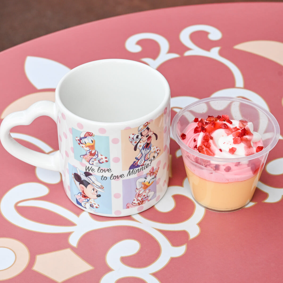 東京ディズニーリゾート“ミニー・ベスティーズ・バッシュ!” ストロベリー・チーズクリーム&プリン、スーベニアカップ付き撮影