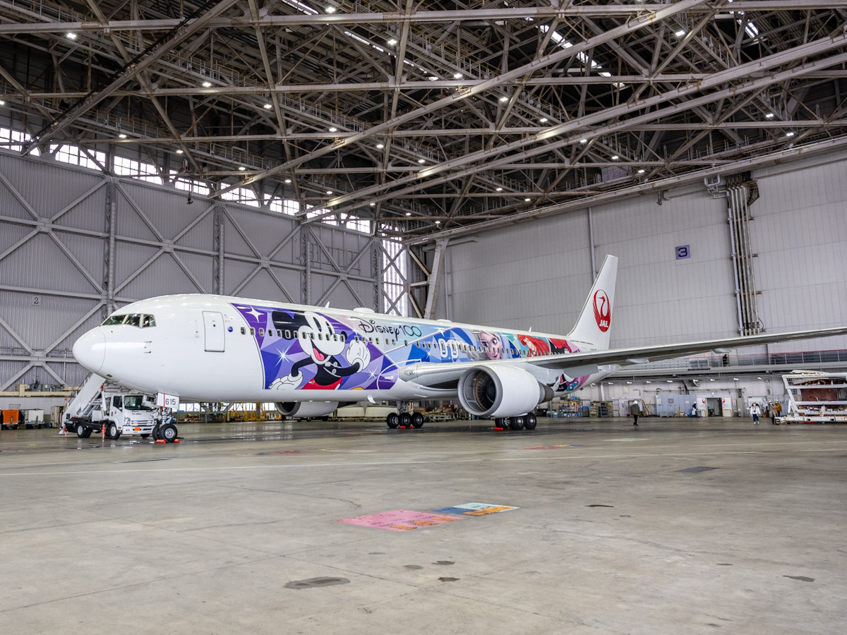 「JAL DREAM EXPRESS Disney100」特別塗装機2
