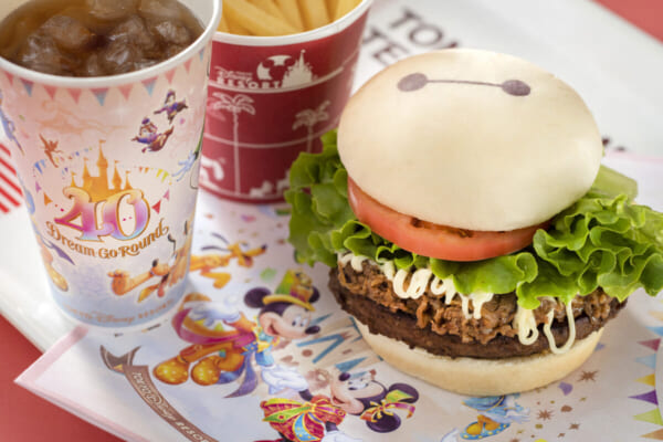 お肉たっぷりベイマックス・バーガー!東京ディズニーランド「トゥモローランド・テラス」東京ディズニーリゾート40周年“ドリームゴーラウンド