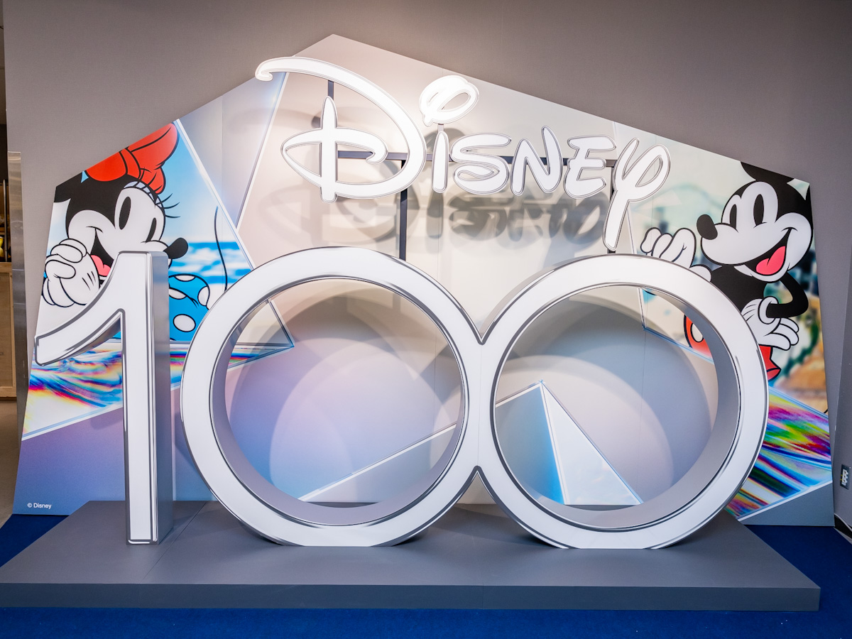 ディズニー創立100周年を記念したグッズが勢揃い！Disney100 THE