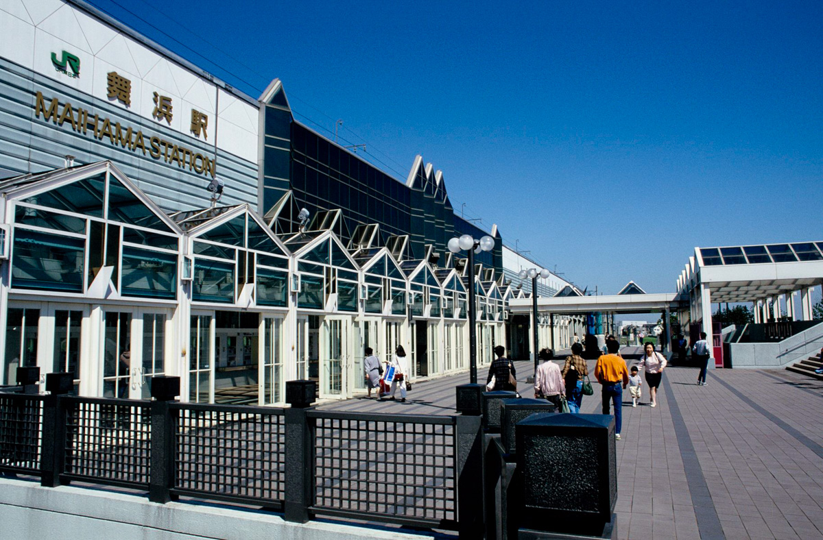 1988年12月1日　JR京葉線舞浜駅開業