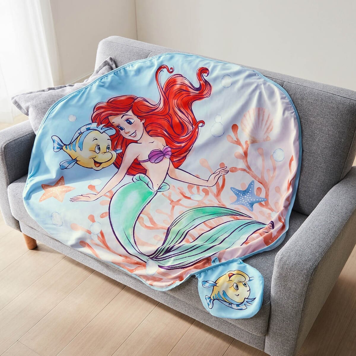 ポケッタブルひんやりブランケット　アリエル