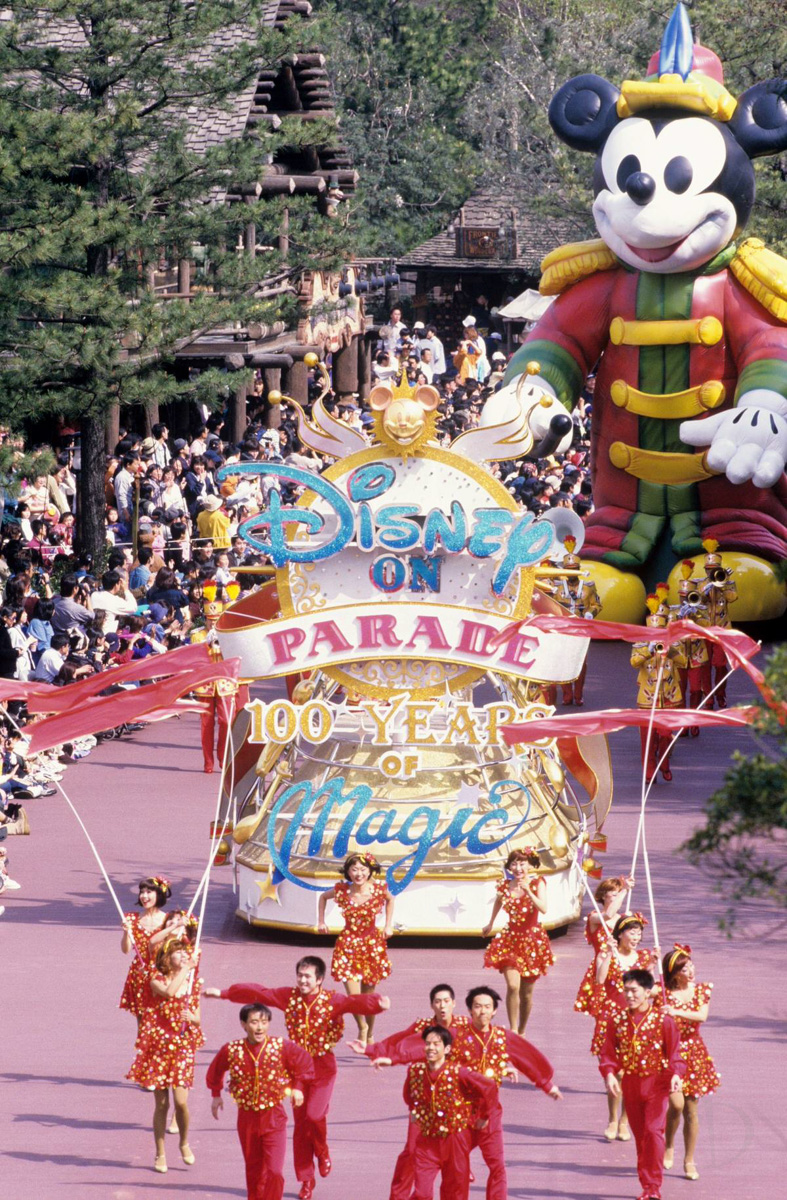 2000年4月15日「ディズニー・オン・パレード/100イヤーズ・オブ・マジック」スタート