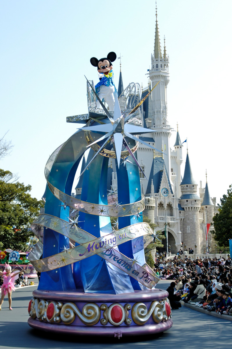2006年3月31日東京ディズニーランド「ディズニー・ドリームス・オン・パレード“ムービン・オン”」スタート