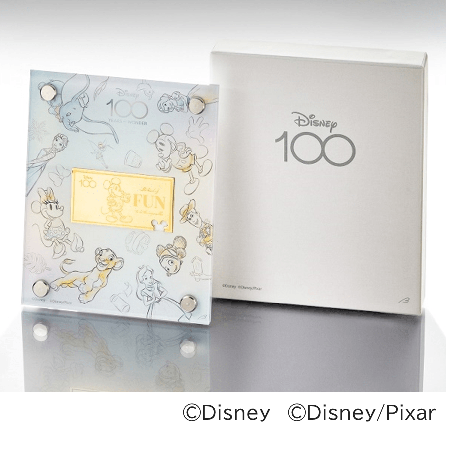 ミッキーマウスのイラストを繊細に刻印した純金プレート！ベルメゾン「ディズニー100」切符型純金