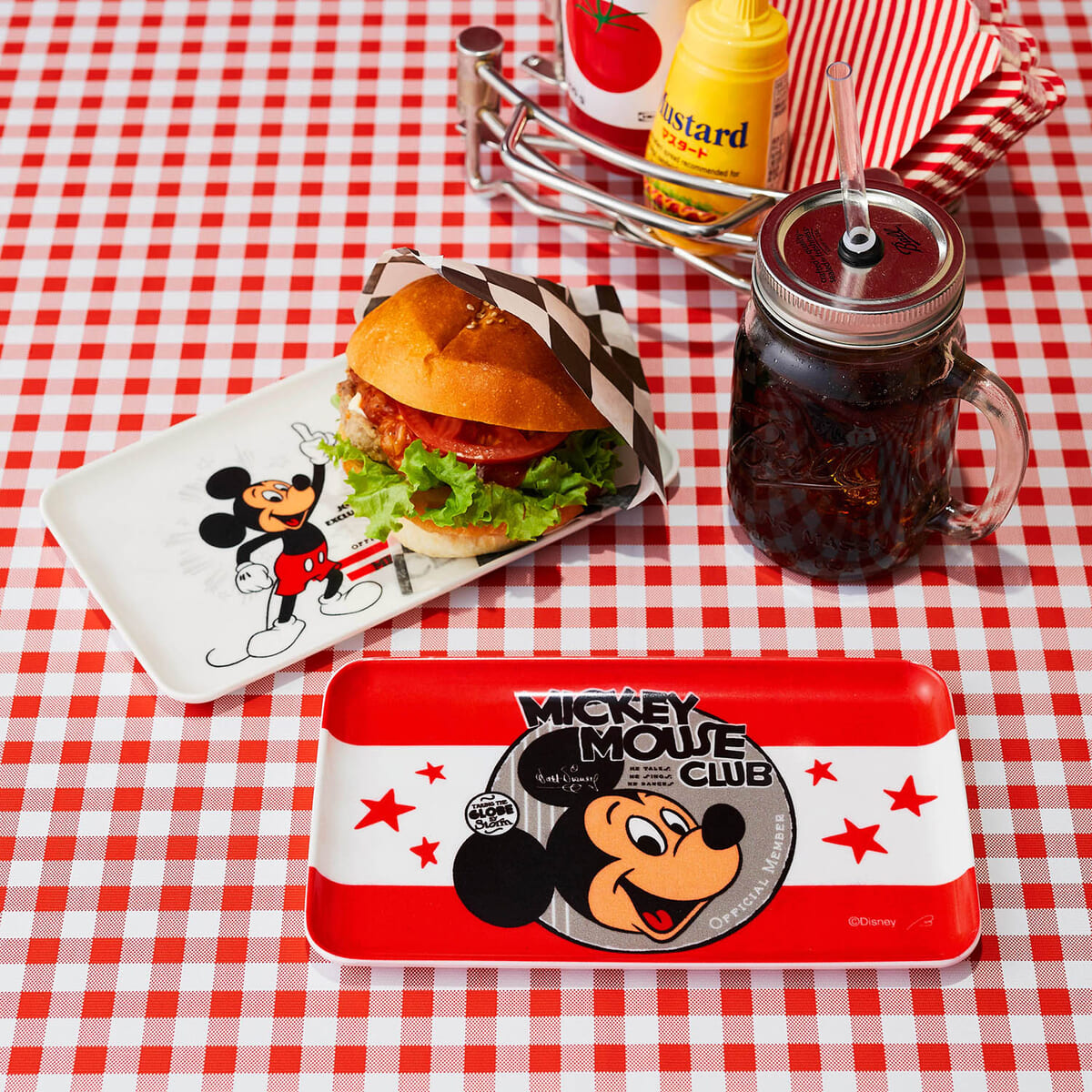 『ミッキーマウスクラブ』のロゴがレトロ可愛い！ベルメゾン ディズニー「お皿としても使えるミニトレイ2柄セット（Disney100）」