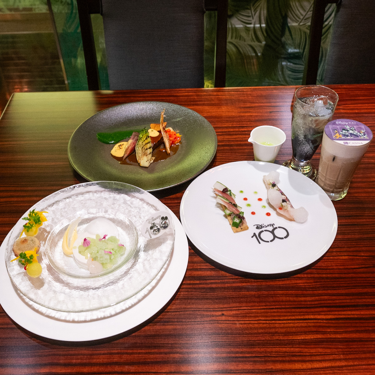【実食レポ】デザートは100周年のロゴ入り！東京ディズニーランドホテル「カンナ」”ディズニー100”スペシャルメニュー