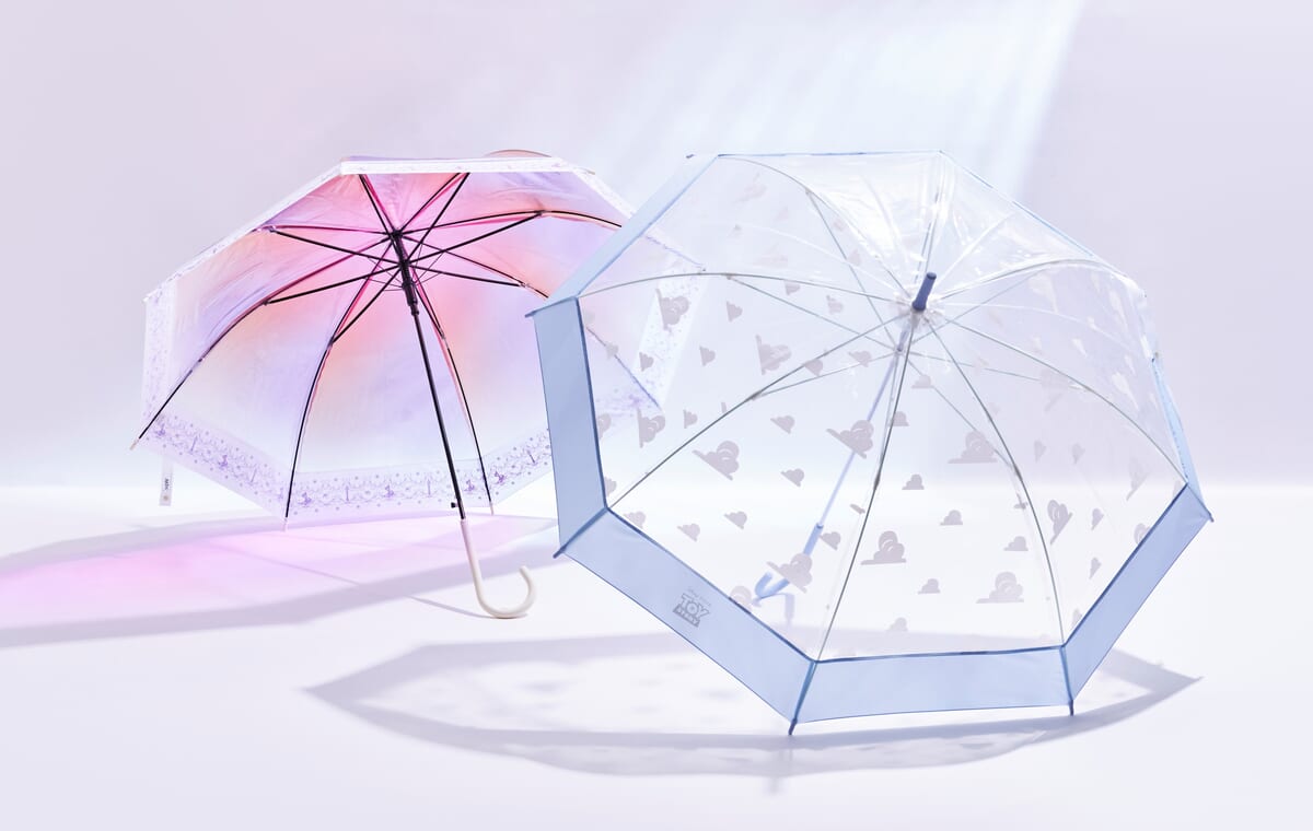 雨の日のお出かけを楽しめる傘やレイングッズ！ディズニーストア「Wpc.」共同企画グッズ
