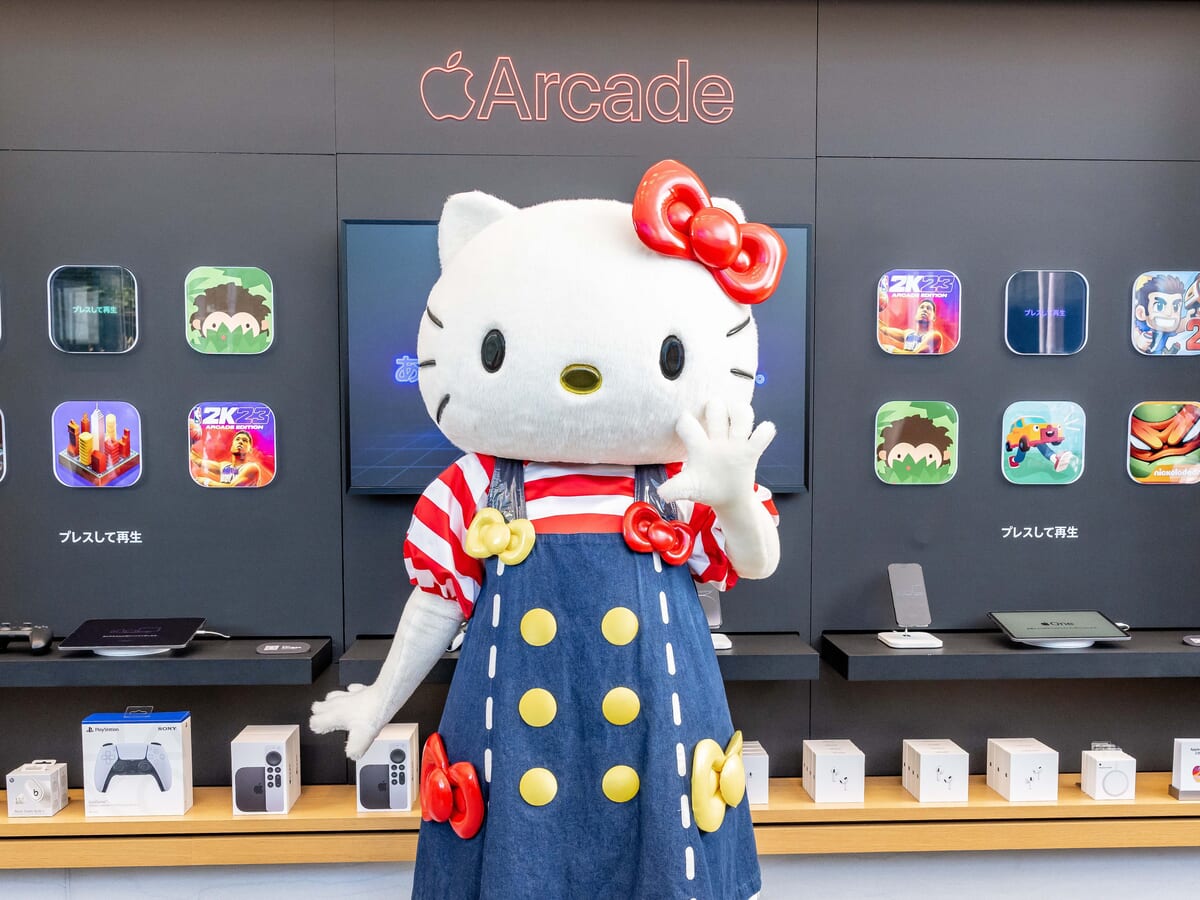 「Hello Kitty Island Adventure」ローンチ記念 ハローキティがApple表参道をサプライズ訪問 3