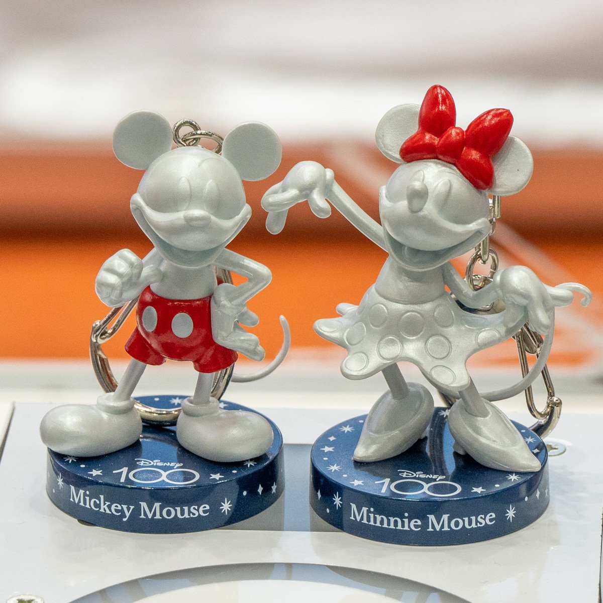 キャッシュレスフィギュア きゃらぺいっ！「Disney100」限定版「ミッキーマウス／ミニーマウス」撮影