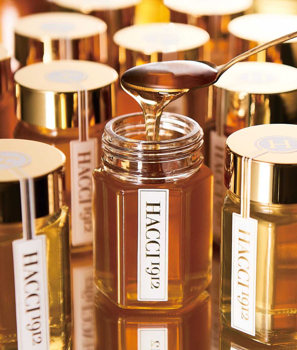 HACCIの9種類のはちみつを使用　W大阪×HACCI コラボレーションアフタヌーンティー「Golden Honey Delight ～至福のはちみつタイム～」