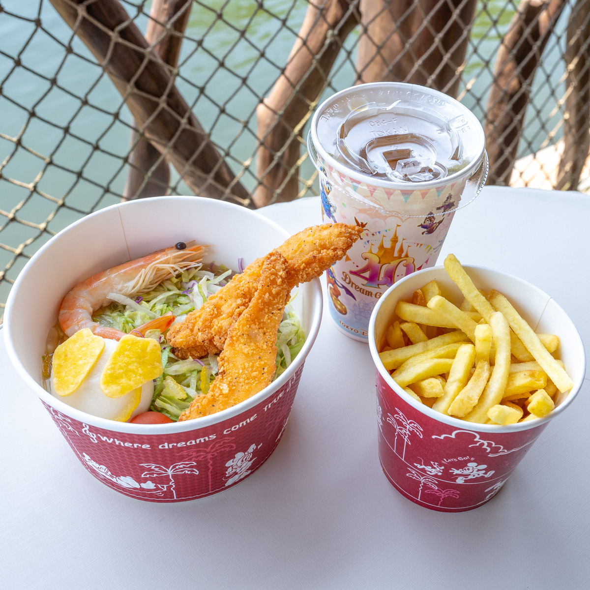 【実食レポ】ドナルドモチーフの冷やし麺！東京ディズニーランド「キャンプ・ウッドチャック・キッチン」シェフのおすすめセット