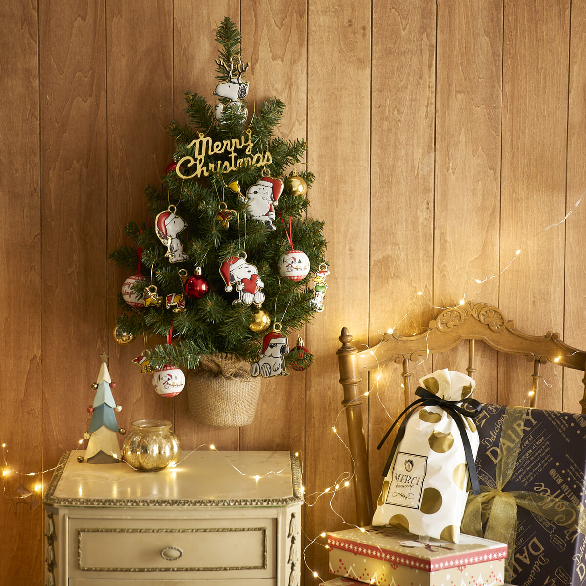 スヌーピー・壁掛けクリスマスツリーのオーナメント（飾り付け）