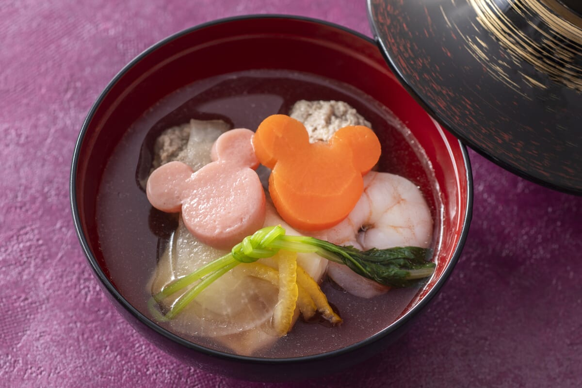 雑煮椀(「レストラン櫻」)お食事にセットの味噌汁からプラス700円で変更できます