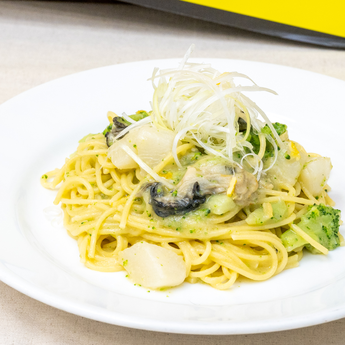 播磨灘産牡蠣とトロトロ冬野菜のスパゲッティ