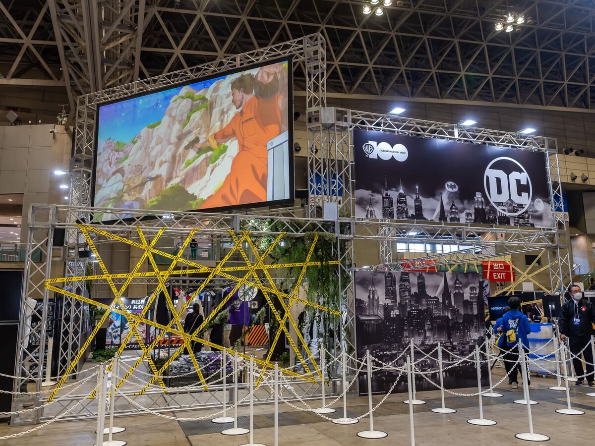 東京コミコン2023 ワーナー・ブラザース100周年記念「DCブース」外観