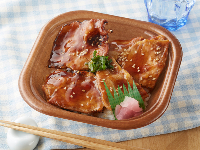 炭火焼き豚丼（北海道産豚使用）