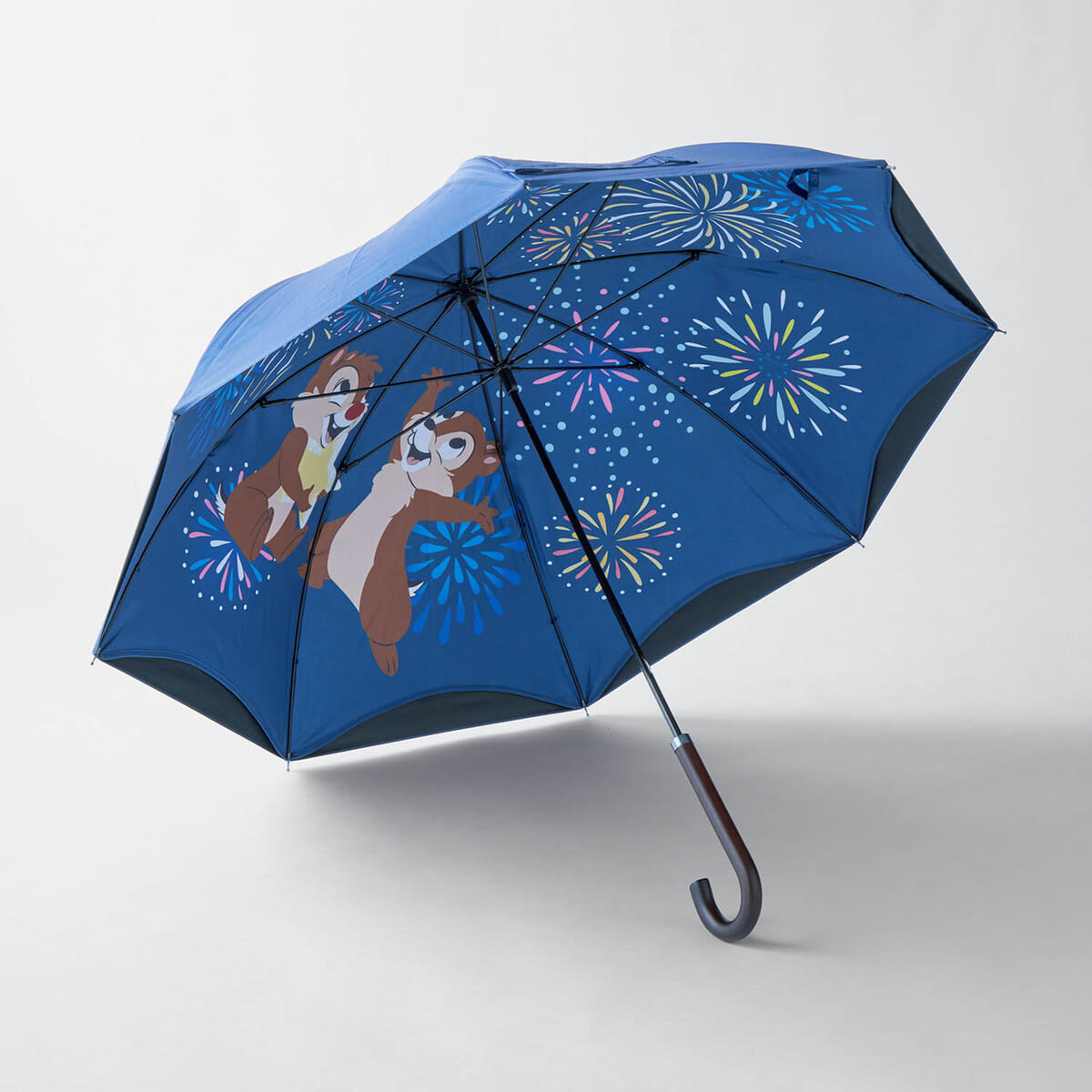 花火を見上げるチップ＆デール！ベルメゾン ディズニー「1級遮光生地使用の2枚張り晴雨兼用傘」