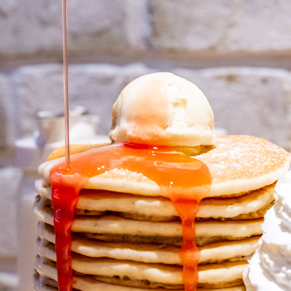 Eggs ’n Things「14 Stack Pancakes!」3種のシロップ2