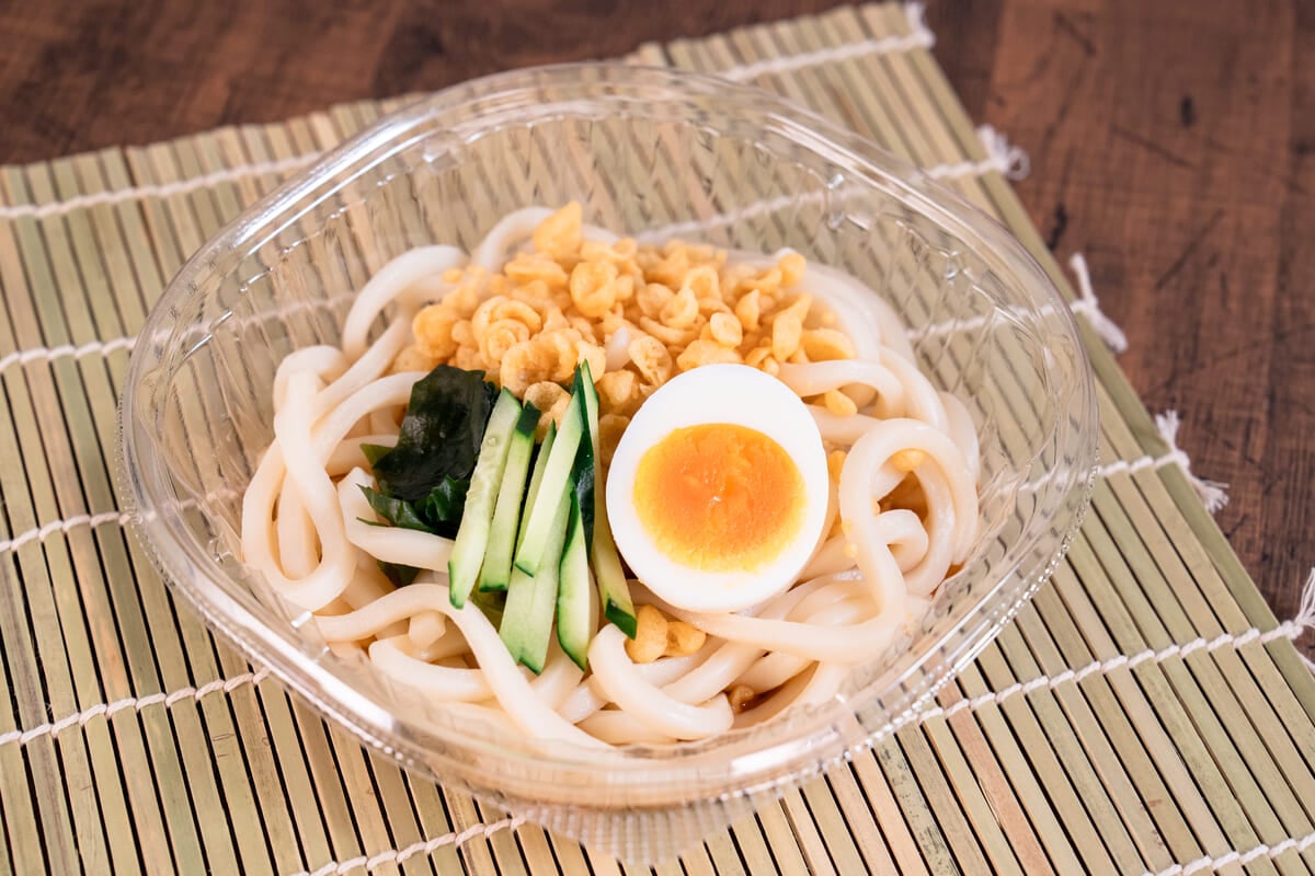 北海道産小麦の小麦粉使用 冷したぬきうどん／冷しぶっかけうどん