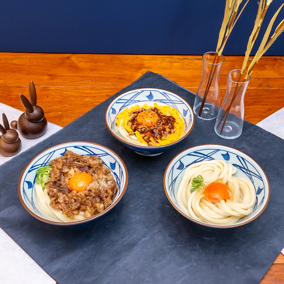 丸亀製麺「焼きたて牛すき釜玉うどん・粗挽き肉チーズ釜玉うどん」