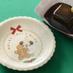 東京ディズニーリゾート“ディズニー・クリスマス2024”チョコレートケーキ(ナッツ入り)、スーベニアプレート付き