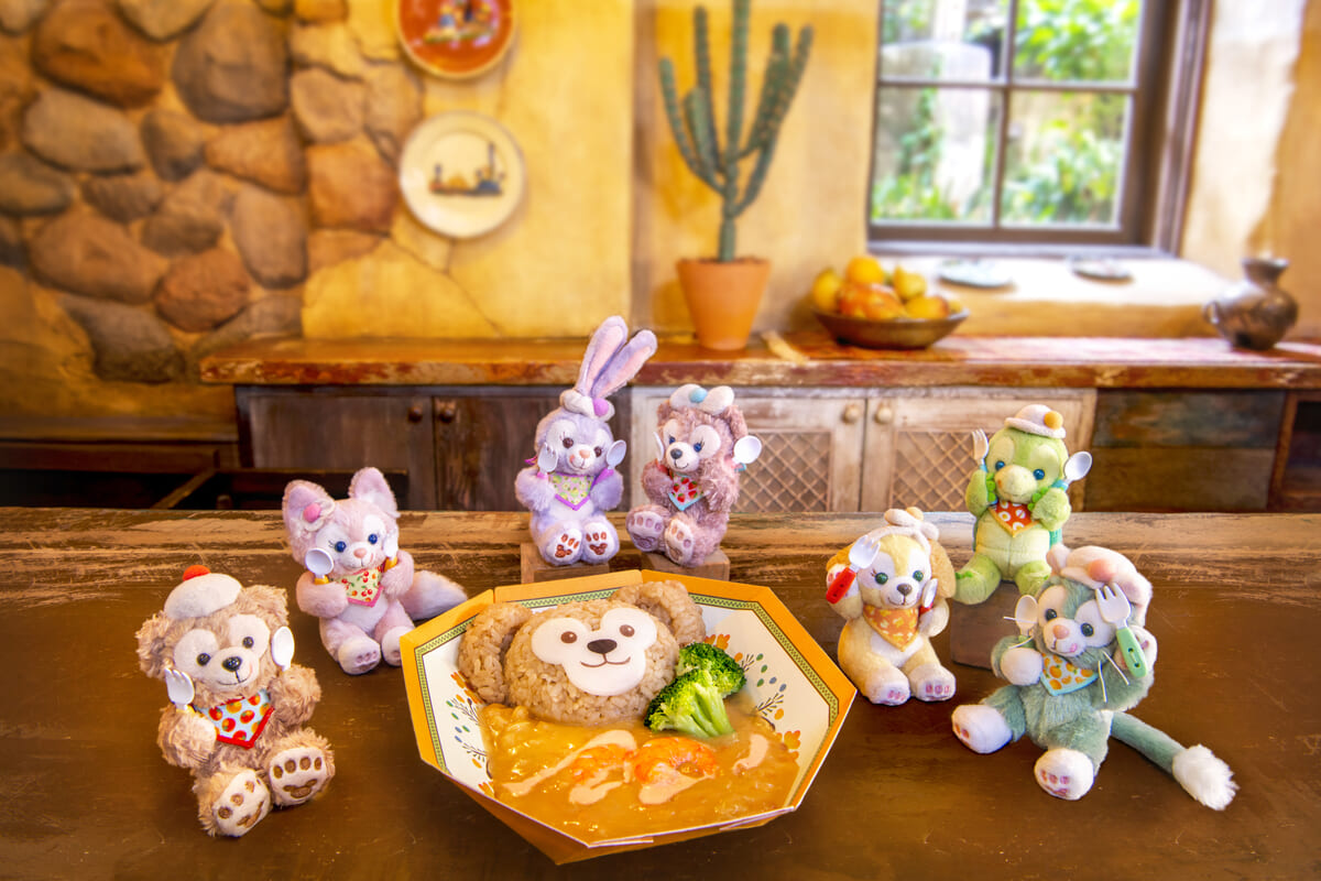 ナイフとフォークを持った食いしん坊スタイル！東京ディズニーシー“ダッフィー＆フレンズ・ワンダフルキッチン”ぬいぐるみチャーム