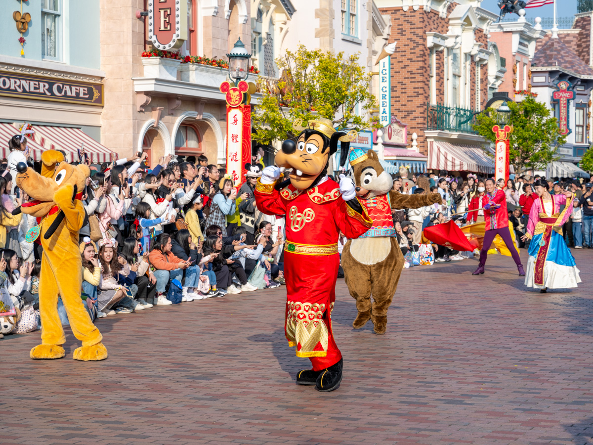 香港ディズニーランド・リゾート“Magical Year After Year” Chinese New Year Celebration 2025｢Mickey and Friends Year of the Snake Processional｣2