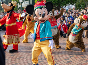 香港ディズニーランド・リゾート“Magical Year After Year” Chinese New Year Celebration 2025｢Mickey and Friends Year of the Snake Processional｣