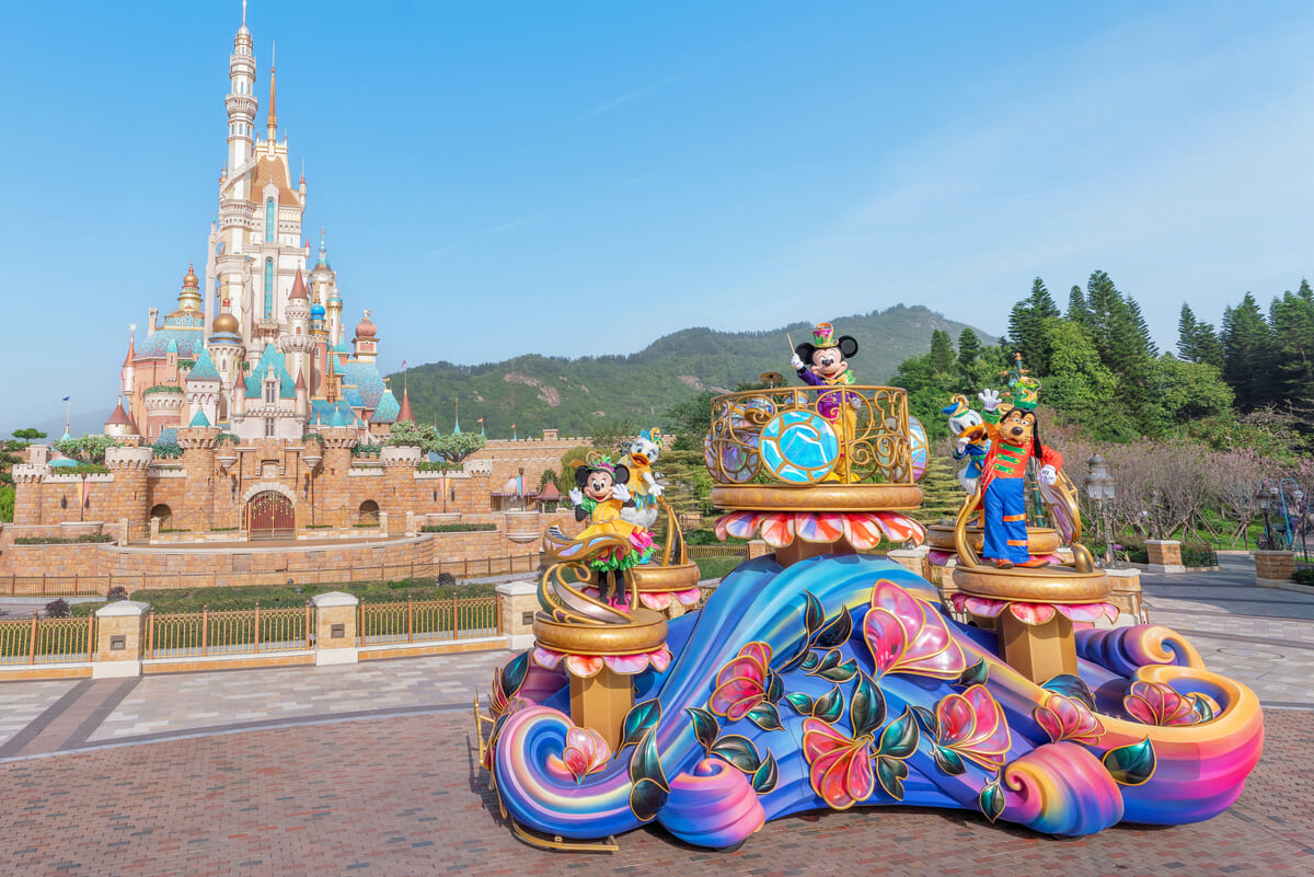 香港ディズニーランド・リゾート史上最大規模のデイタイム・パレード「フレンドタスティック!（Friendtastic!）パレード」