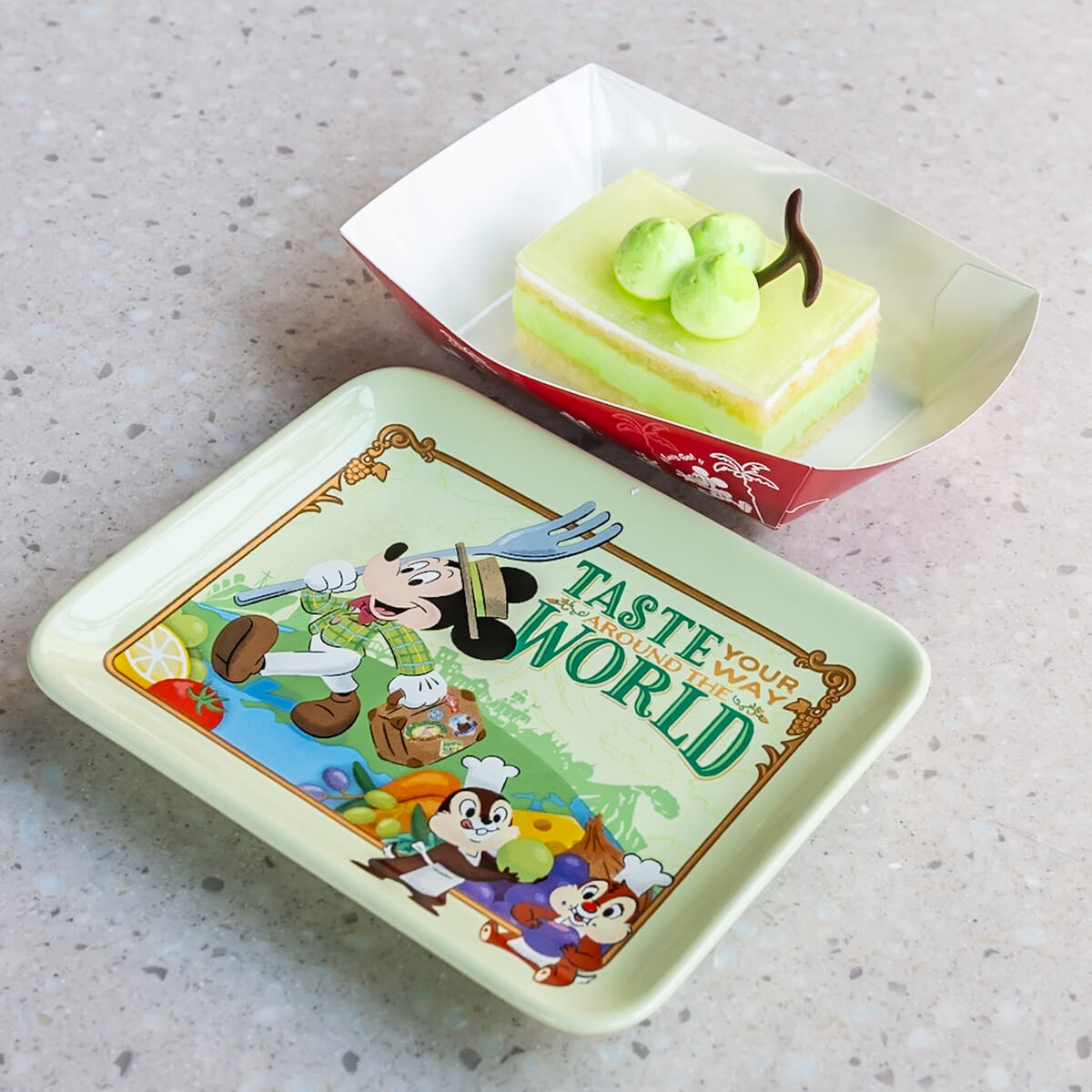 「東京ディズニーシー・フード＆ワイン・フェスティバル」マスカットムースケーキ、スーベニアプレートつき