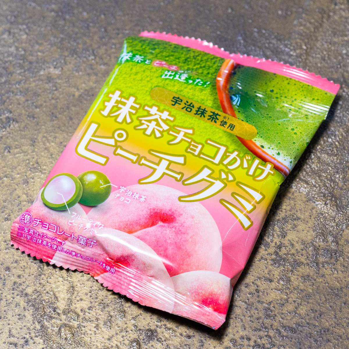 抹茶チョコがけピーチグミ　撮影