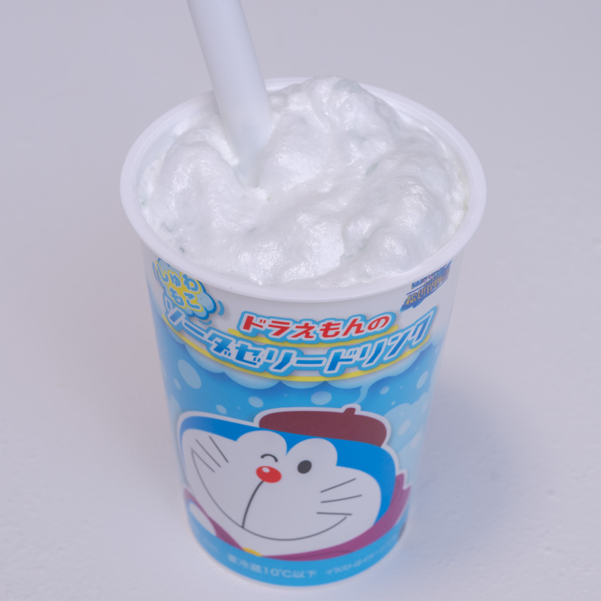しゅわもこ！ドラえもんのソーダゼリードリンク　撮影3