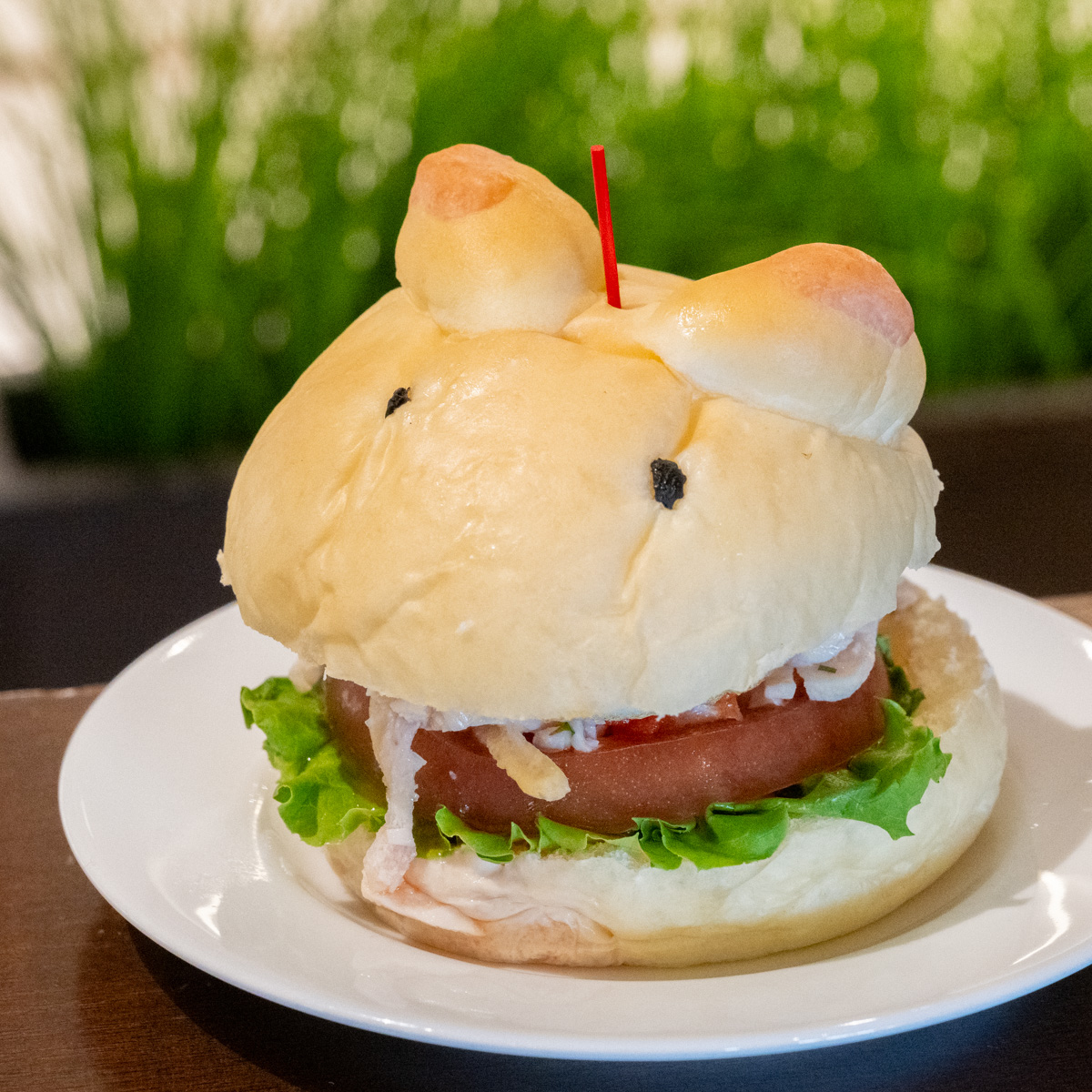 サラダチキンのイースターバーガー