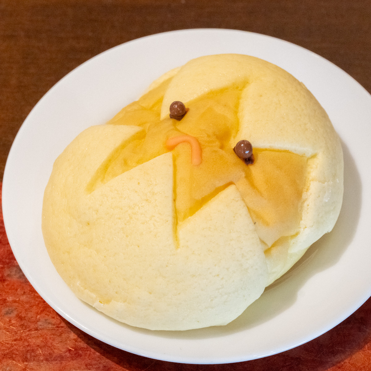 イースターエッグクリームメロンパン