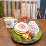 Eggs ’n Things「桜ブロッサムパンケーキ／桜スモークベーコンバーガー／桜スカッシュ／桜レモネード」