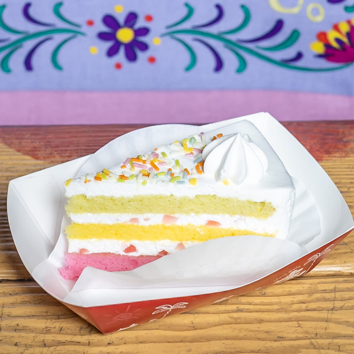 東京ディズニーシー“ダッフィー＆フレンズ20周年：カラフルハピネス”スペシャルケーキ（ピーチ）、スーベニアプレート付き3