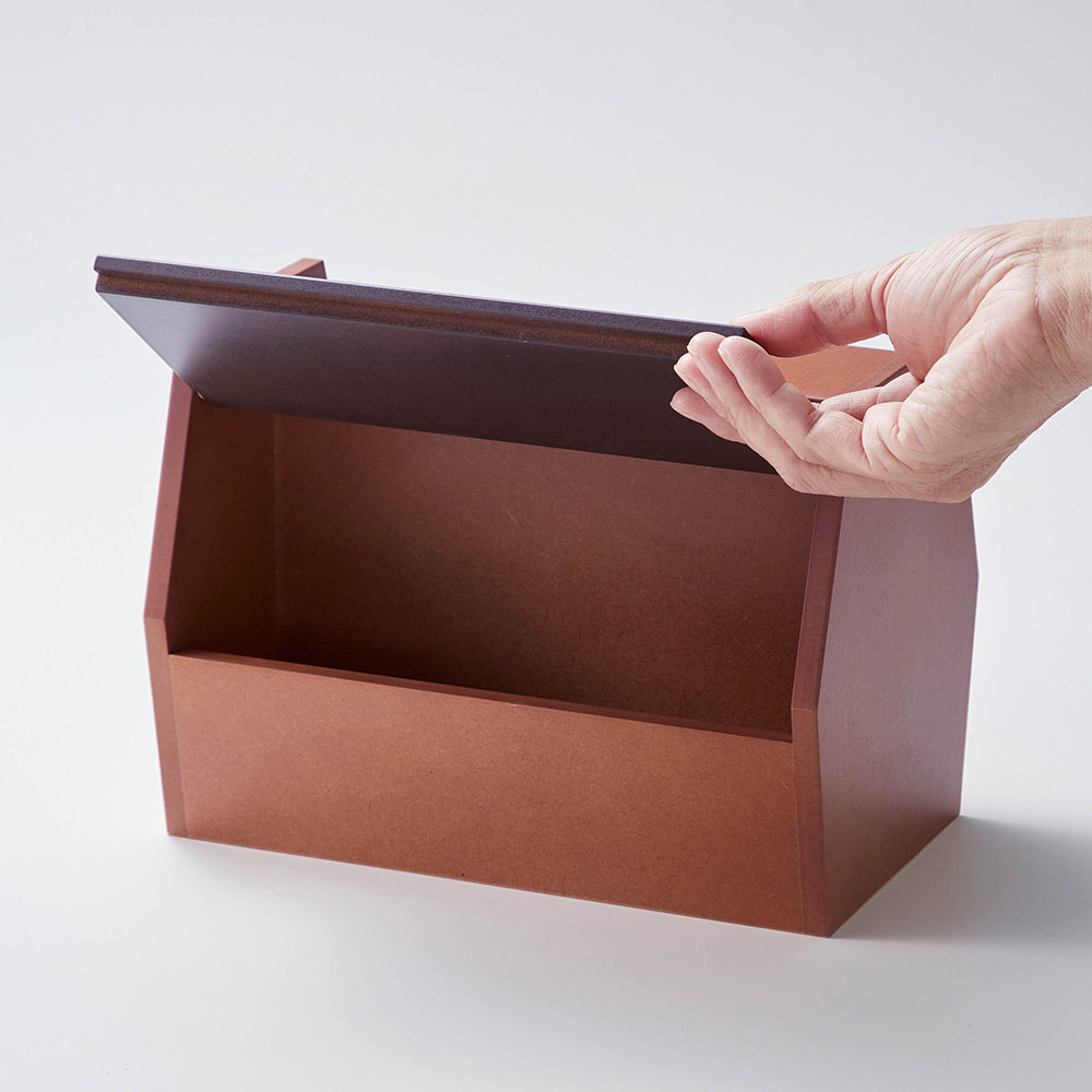 ポストのような卓上収納ボックス 使用イメージ フラップ扉