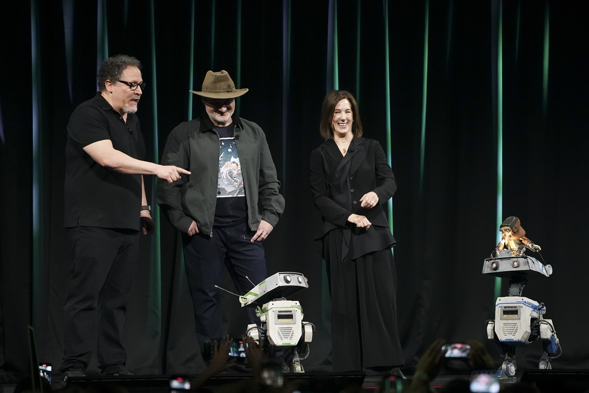 『スター・ウォーズ／マンダロリアン・アンド・グローグー』：ジョン・ファヴロー、デイヴ・フィローニ、キャスリーン・ケネディ、BDX ドロイド、アンゼラン人